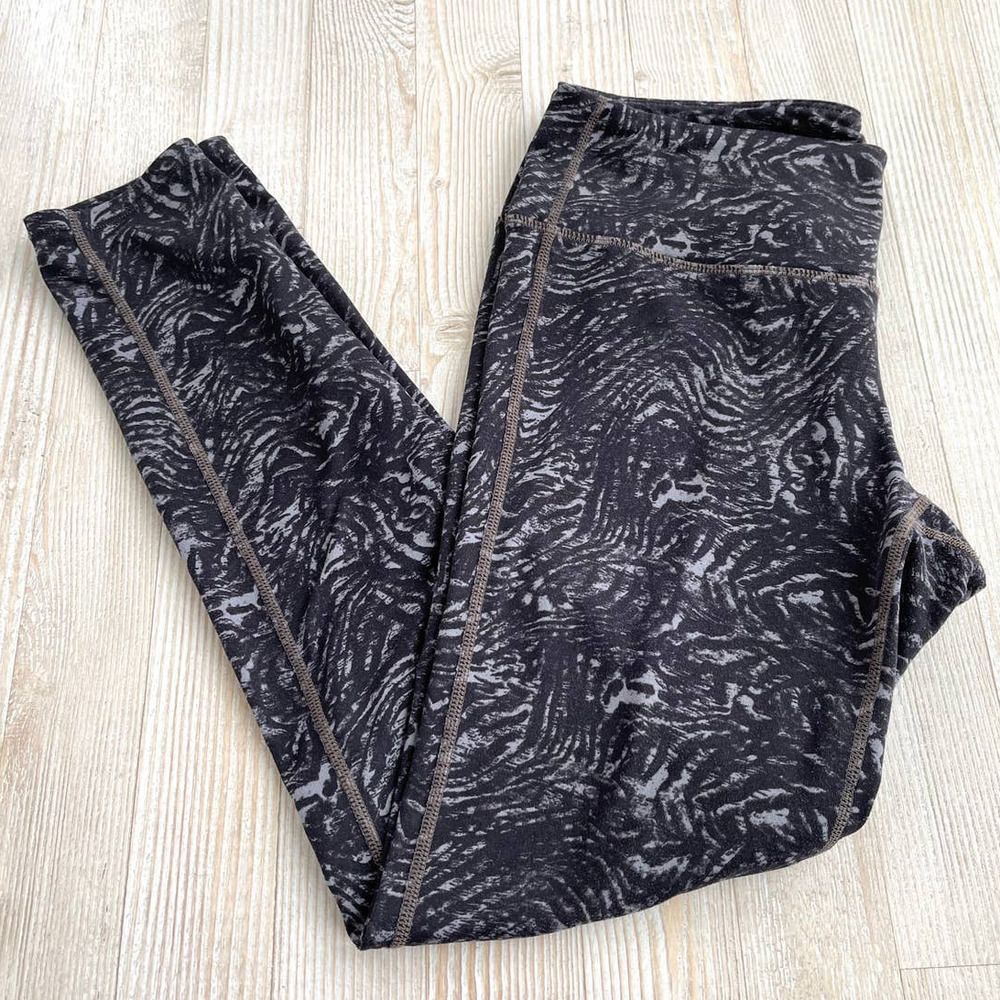 Athleta Zebra Chaturanga Tights 7/8 Leggings Size Medium